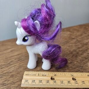 Hasbro My Little Pony G4 Rarity Unicorn 32801 White Purple Hair Blue Diamonds 3"